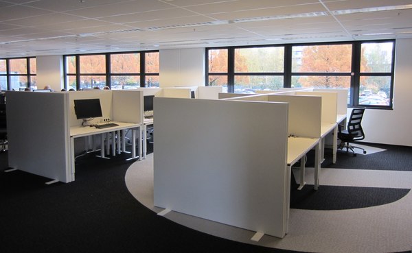 COUSTdeskscreen for more comfort in a callcenter